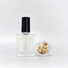 Load image into Gallery viewer, Peelaboo Clean Look Gold Kit — base and top coat nail polish bottle with gold foil tin